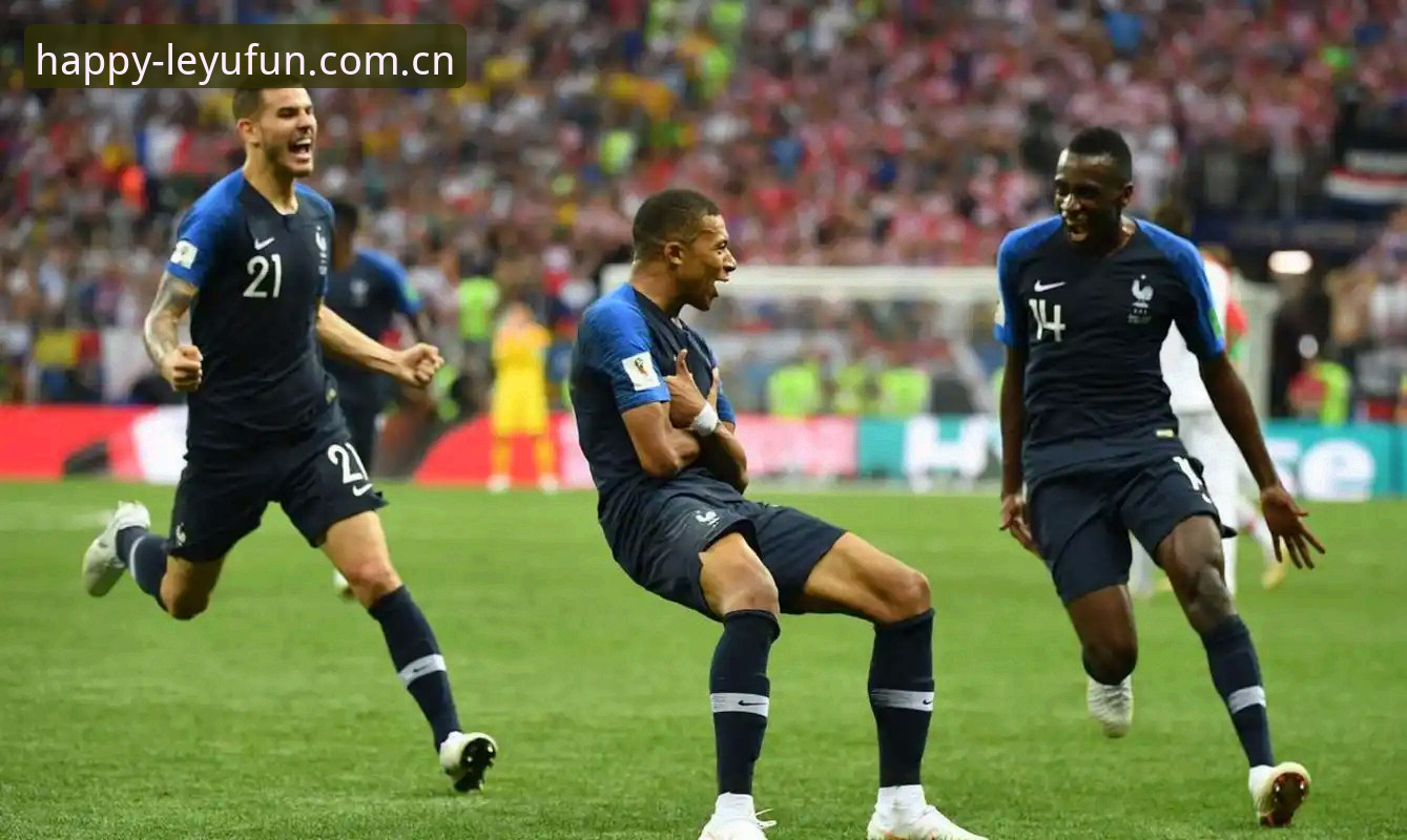 法国3-0伊拉克夜战全记录：姆巴佩追平克洛泽，雷暴中断2小时11分